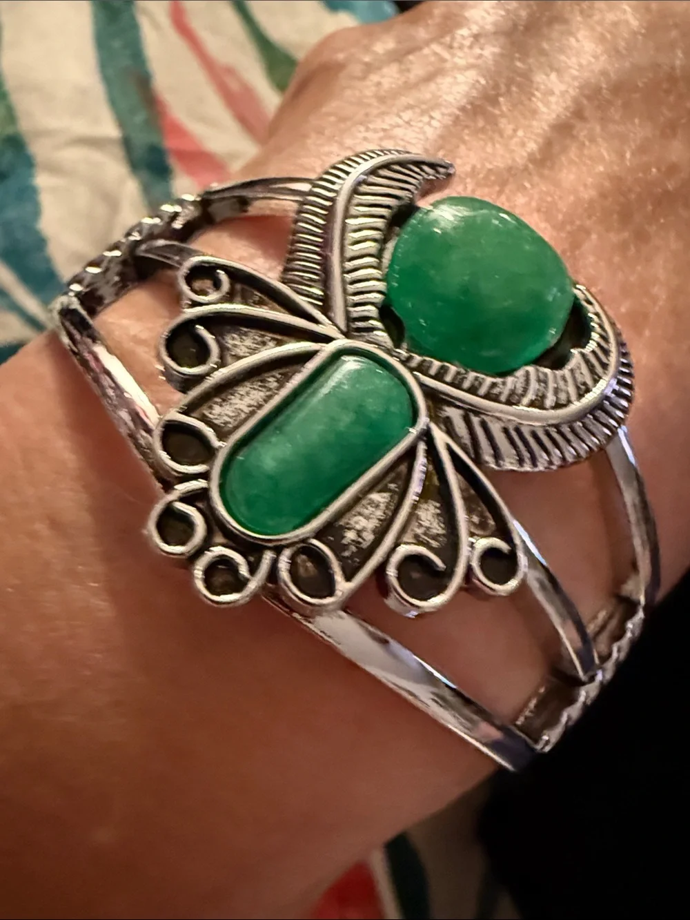 New Women’s Silver-Tone Green Stone Cuff Bracelet slides on Med or Large Wrist